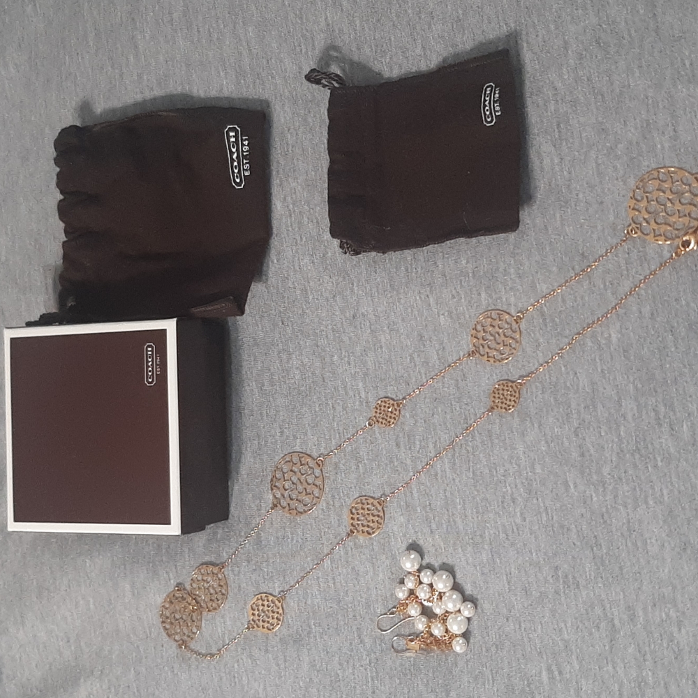 Coach signature logo necklace wity matching pearl hanging earrings.